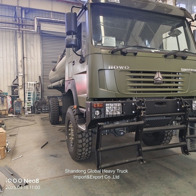 Нефтяной транспорт топливный бак HOWO Танкерный грузовик с низкой ценой HOWO 4X4 топливный бак