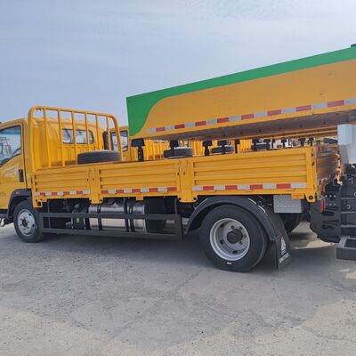 Грузовик HOWO 4×2 с амортизацией при столкновении с многослойной стальной энергопоглощающей конструкцией, гидравлической подъемной системой и светодиодными сигнальными лампами для безопасности дорожного движения