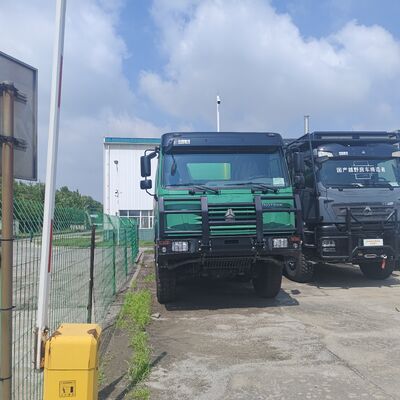 HOWO 6×4 Водоносной грузовик вместимостью 20 000 л, двигатель 371 л.с. и резервуар из углеродистой стали для очистки дорог и подавления пыли