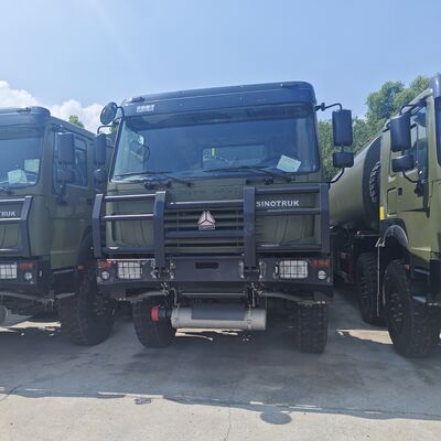Автоцистерна HOWO 8×8 емкостью 45 000 л с двигателем мощностью 371 л.с. и полным приводом 8×8 для перевозки тяжелого топлива
