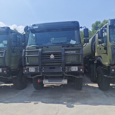 HOWO 8×8 топливный танк с вместимостью 30000 л и двигателем 371 л.с. для перевозки тяжелого топлива
