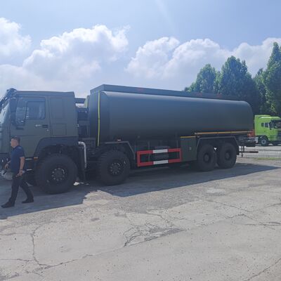 Автоцистерна HOWO 8×8 емкостью 40 000 л с двигателем мощностью 371 л.с. и полным приводом 8×8 для перевозки тяжелого топлива