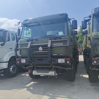 HOWO 8×8 топливный танк с вместимостью 30000 л и двигателем 371 л.с. для перевозки тяжелого топлива