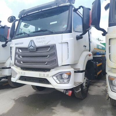 Автоцистерна для перевозки сжатого природного газа HOWO NX 6×4 с двигателем мощностью 400 л.с. и емкостью 30 000 л для перевозки дизельного и бензина
