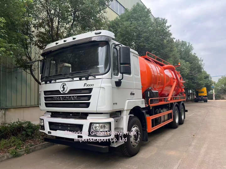 Шакман F3000 6X4 Отсосатель канализации 20 кубических метров объем 300 л.с.