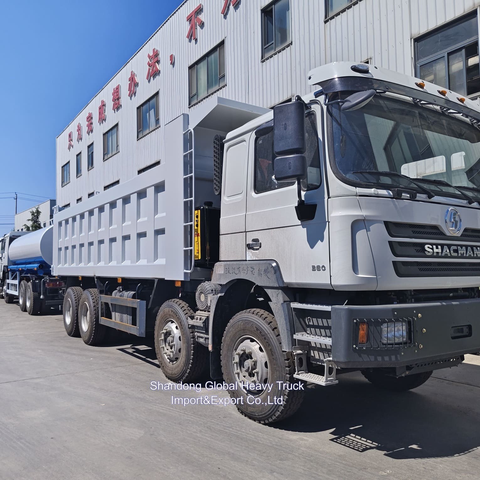 Самосвал Shacman F3000 с двойным мостом, грузоподъемность 100 тонн, с кондиционером, противоугонной системой