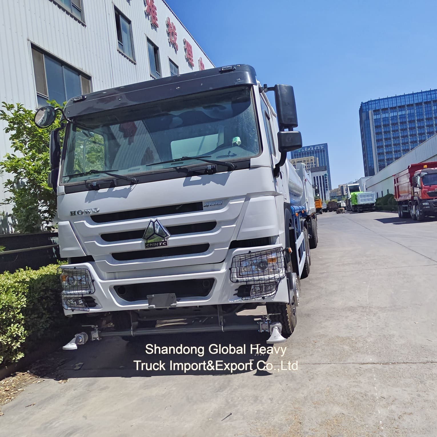 Водосборочный грузовик емкостью 8000 л с резервуаром из углеродистой стали и самозачищающимся насосом для городской санитарии