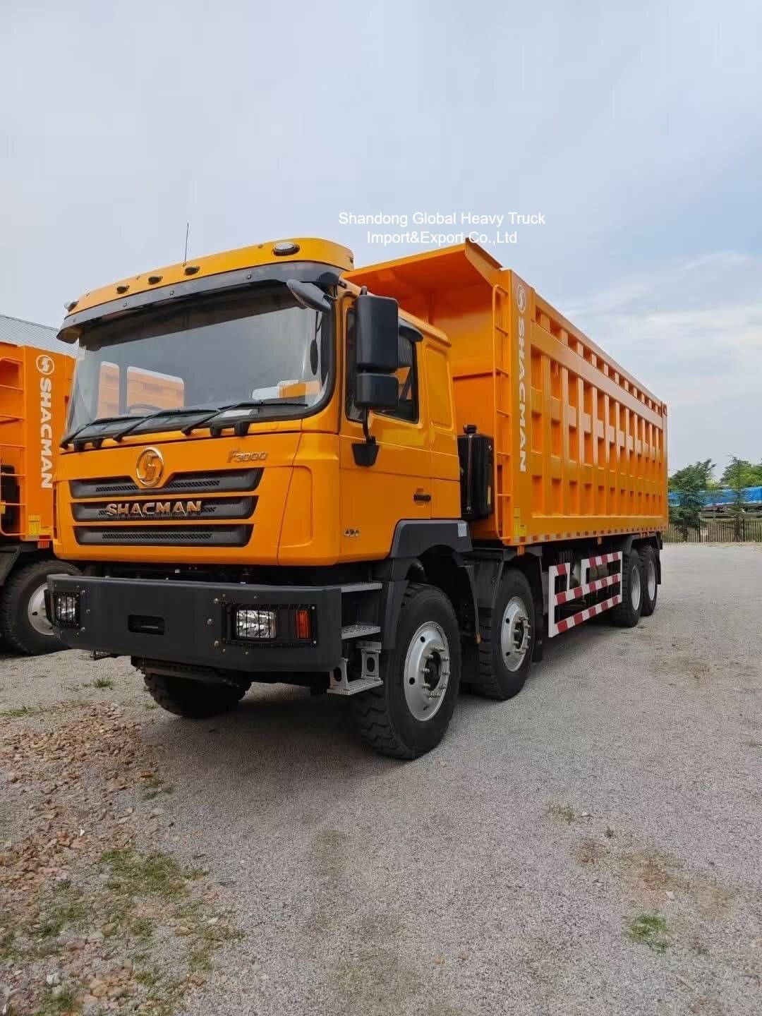 Шакман F3000 8x4 Добывающий грузовик с двигателем 430 л.с. Укрепленный грузовой корпус и кондиционированная спальная кабина