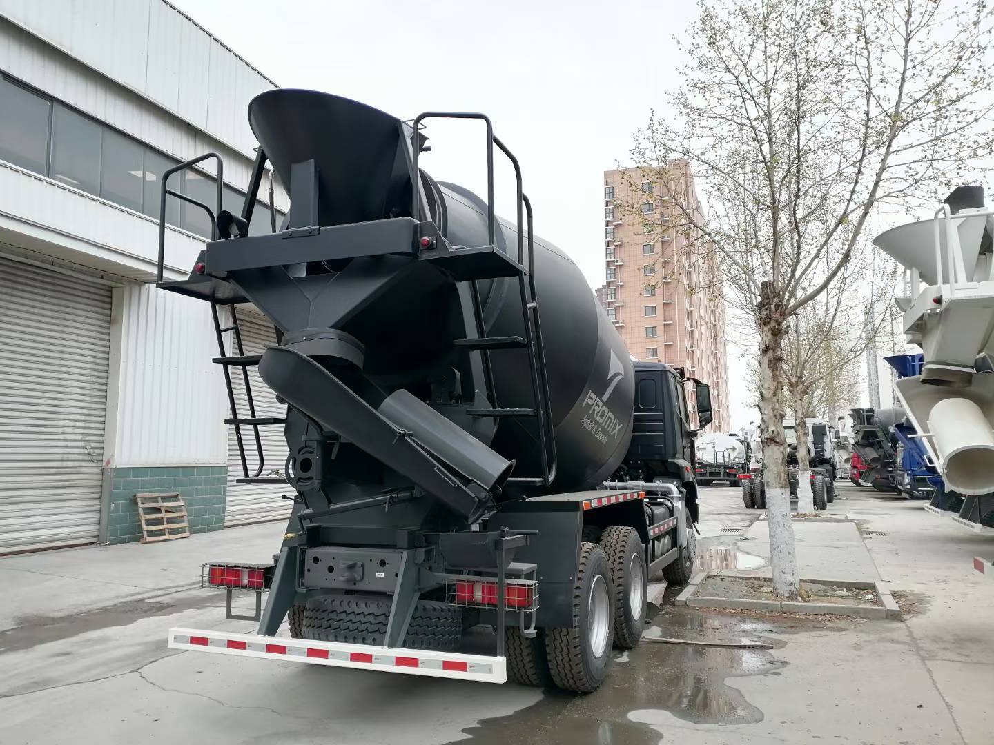 Sinotruk HOWO 6X4 Тяжелый грузовик для смешивания бетона объемом 12 м3 с полезной нагрузкой 30 т и двигателем мощностью 300-400 л.с.