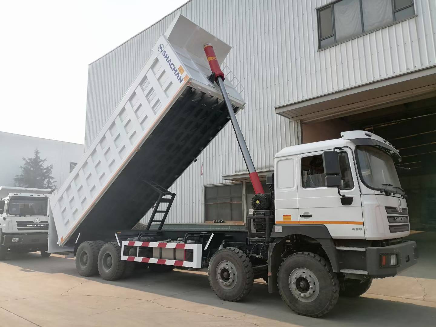 Shacman F3000 30 Ton Dump Truck with Weichai Engine and 8×4 Drive Wheel for Heavy Duty Transport