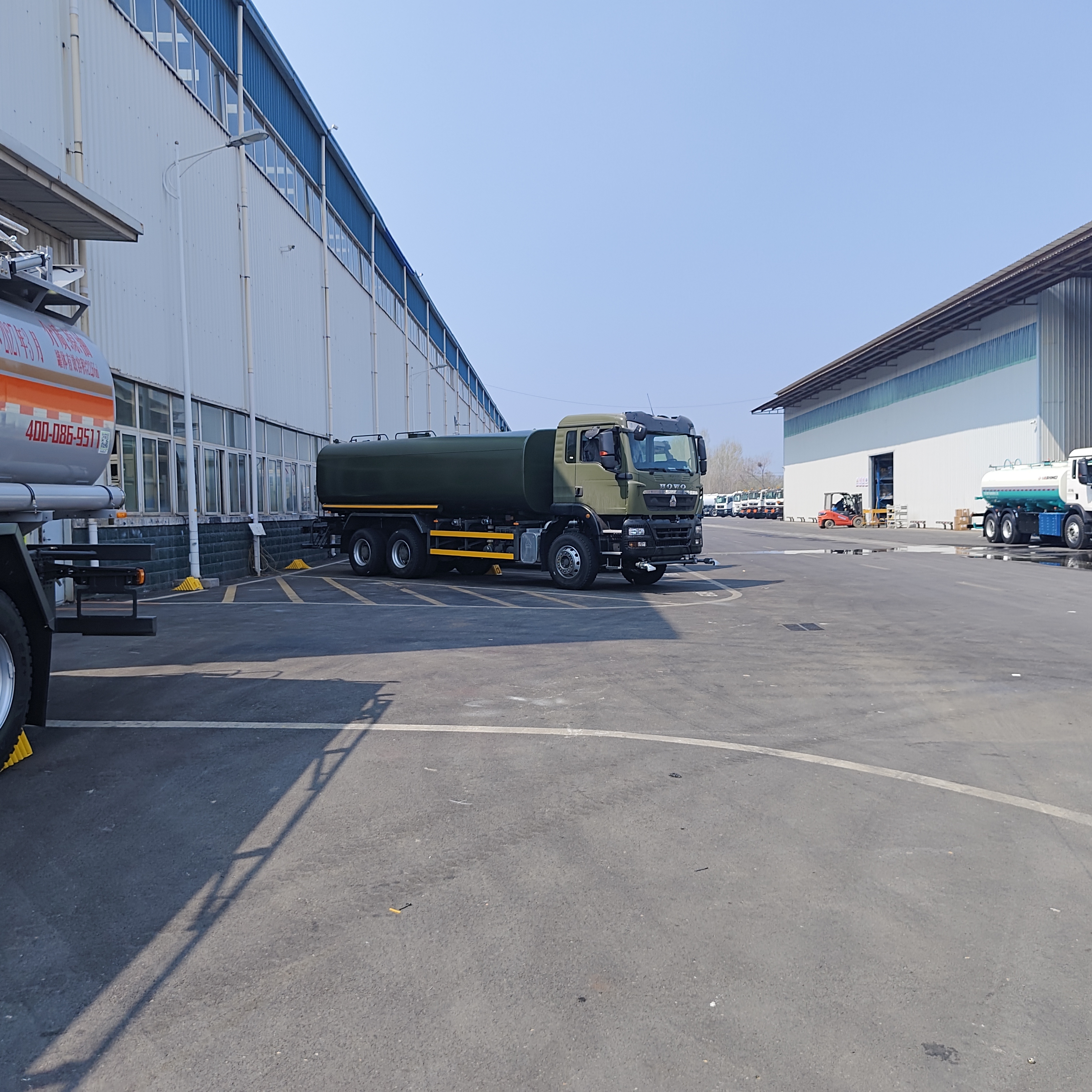 Автоцистерна для воды HOWO TX 6×4 для дорожного распыления в Гане, контроля пыли, орошения, муниципальной уборки и строительства