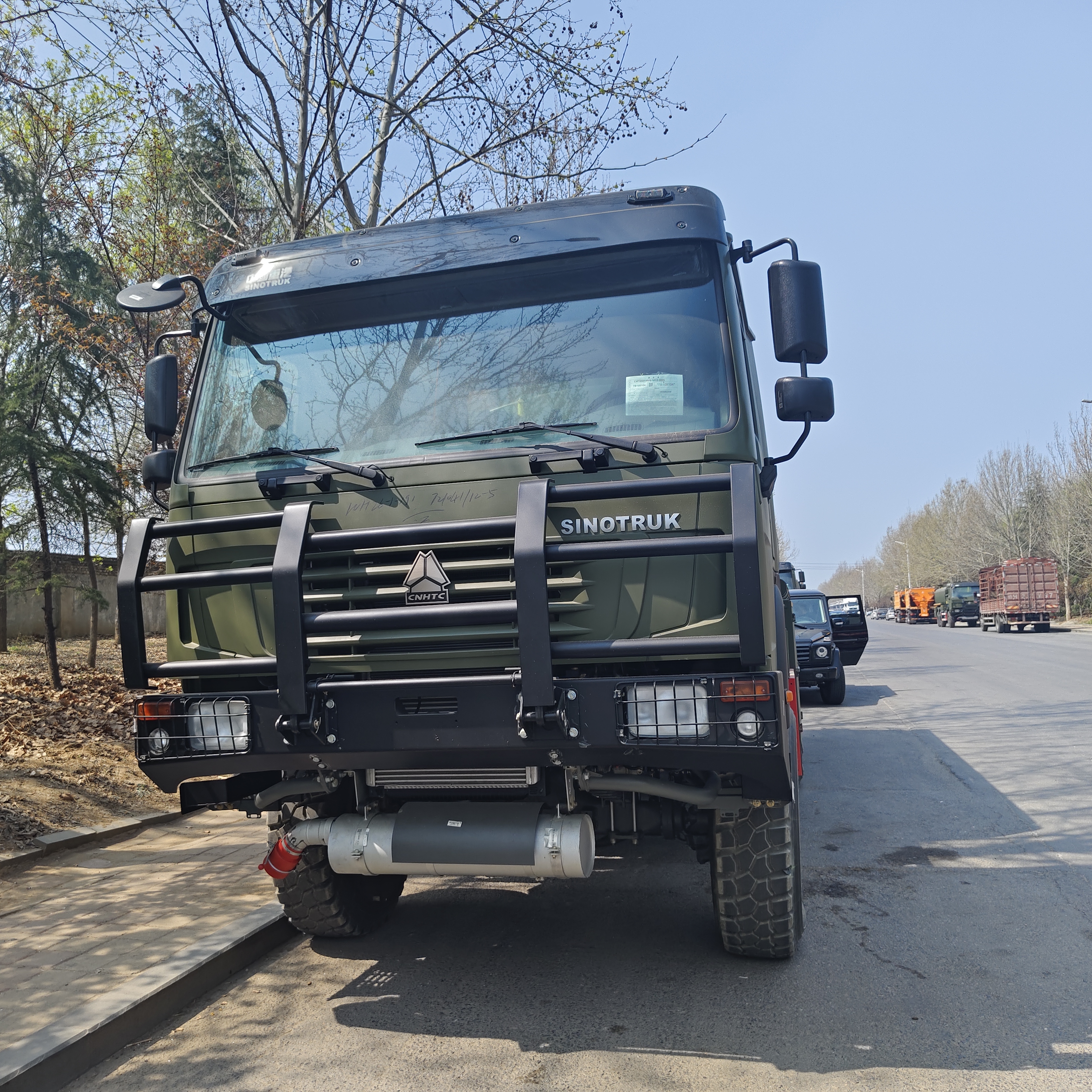 HOWO 6x6 внедорожный топливный танк с 20-тонной полезной нагрузкой и дизельным двигателем для добычи полезного топлива
