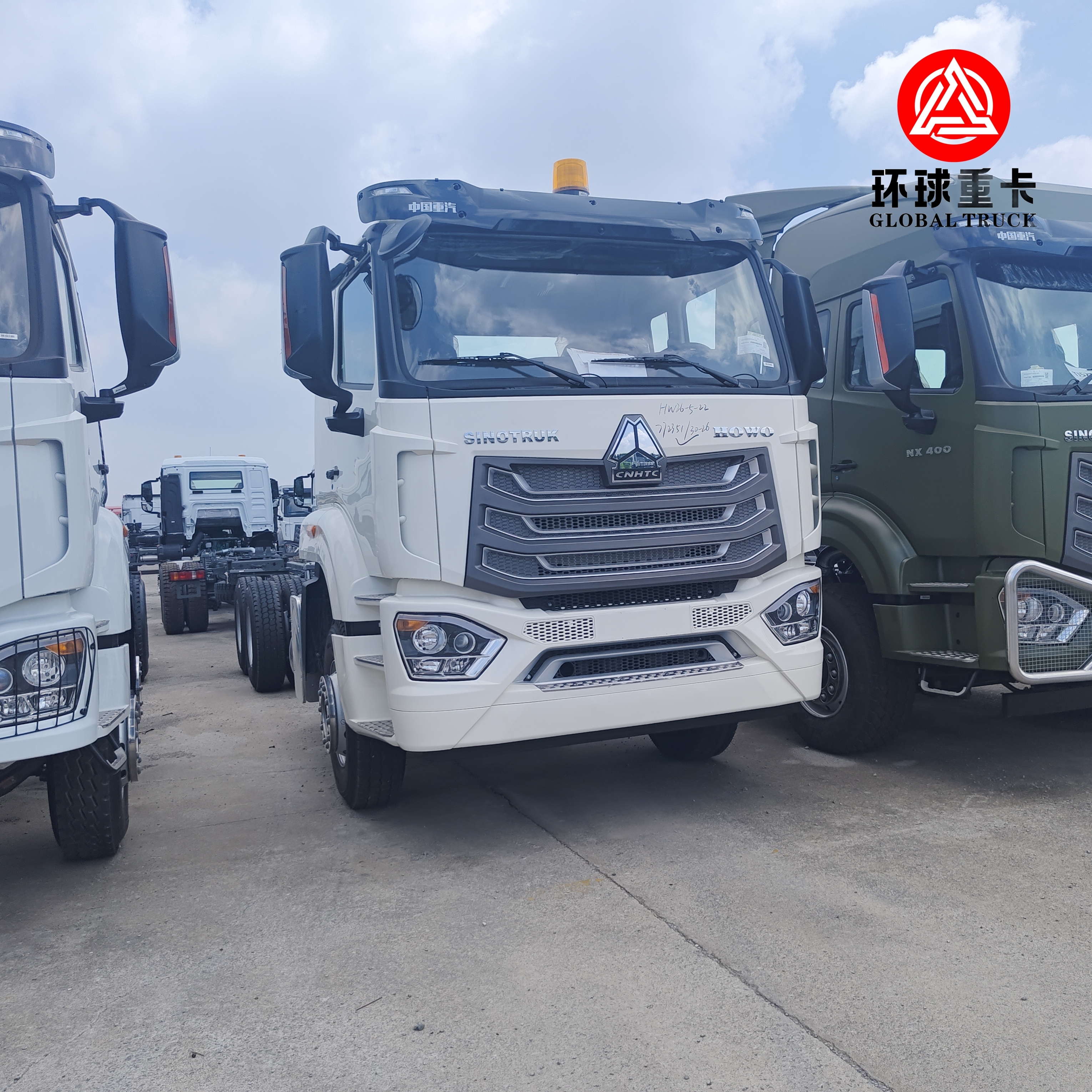Новый седельный тягач HOWO NX 6x4 430 л.с. с правым рулем для тяжелых логистических перевозок