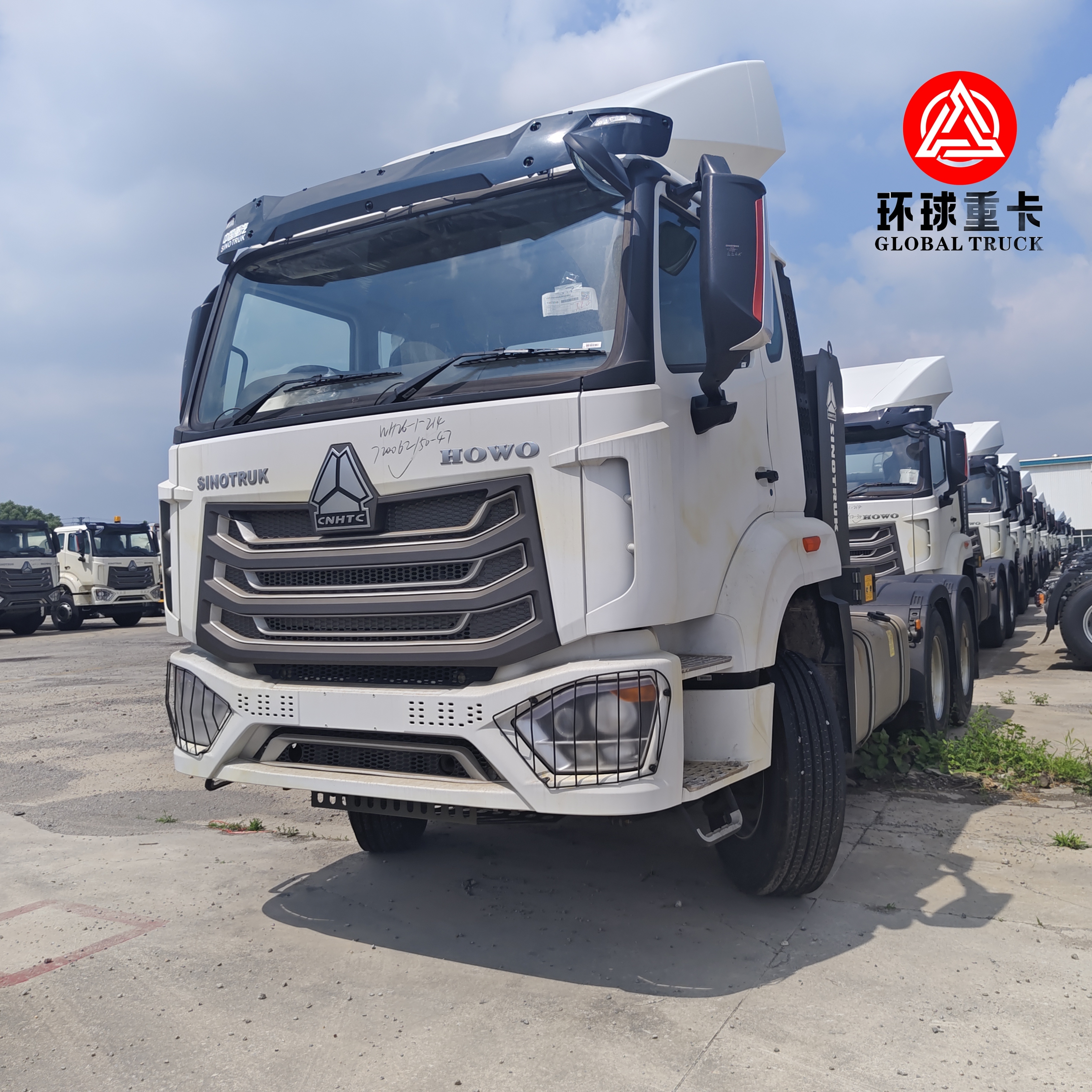 Новый тягач HOWO NX 6x4 430 л.с. с правым рулем для логистики Танзании